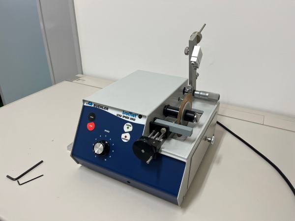 精密低速切断機
